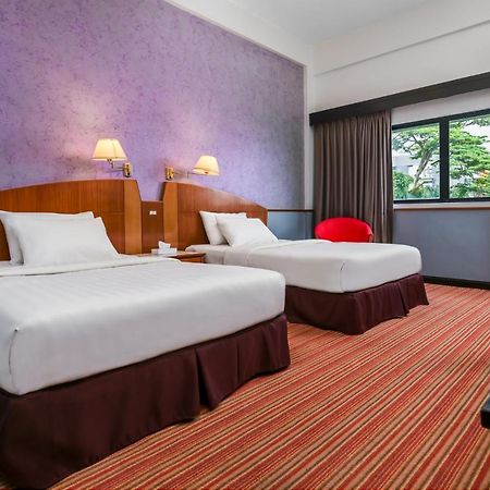 Merrida Hotel Кланг Екстериор снимка