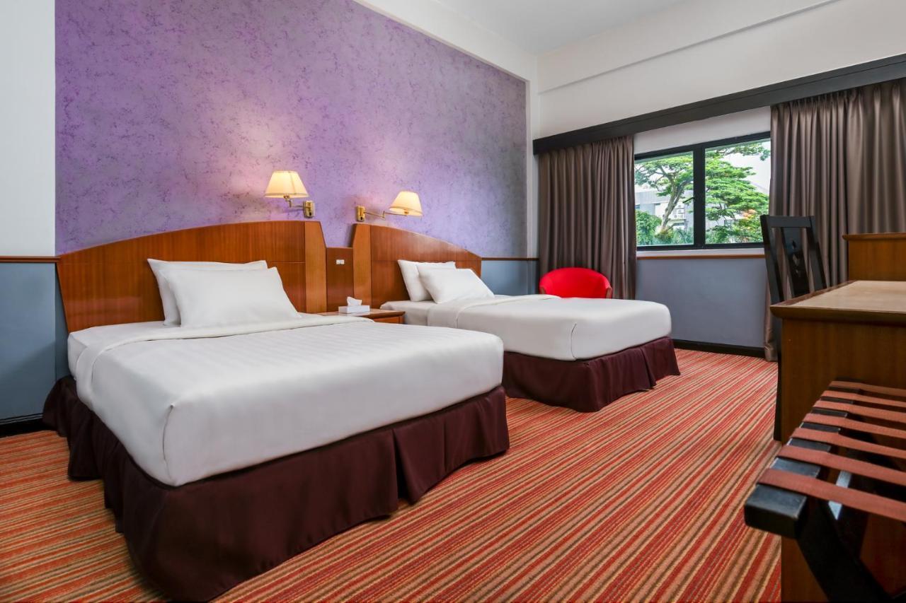 Merrida Hotel Кланг Екстериор снимка