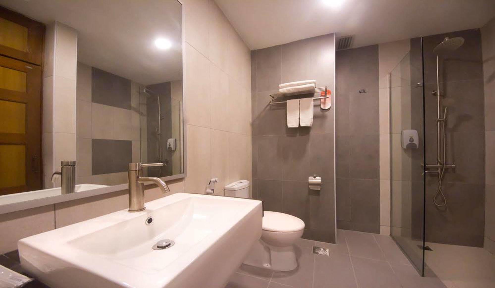 Merrida Hotel Кланг Екстериор снимка