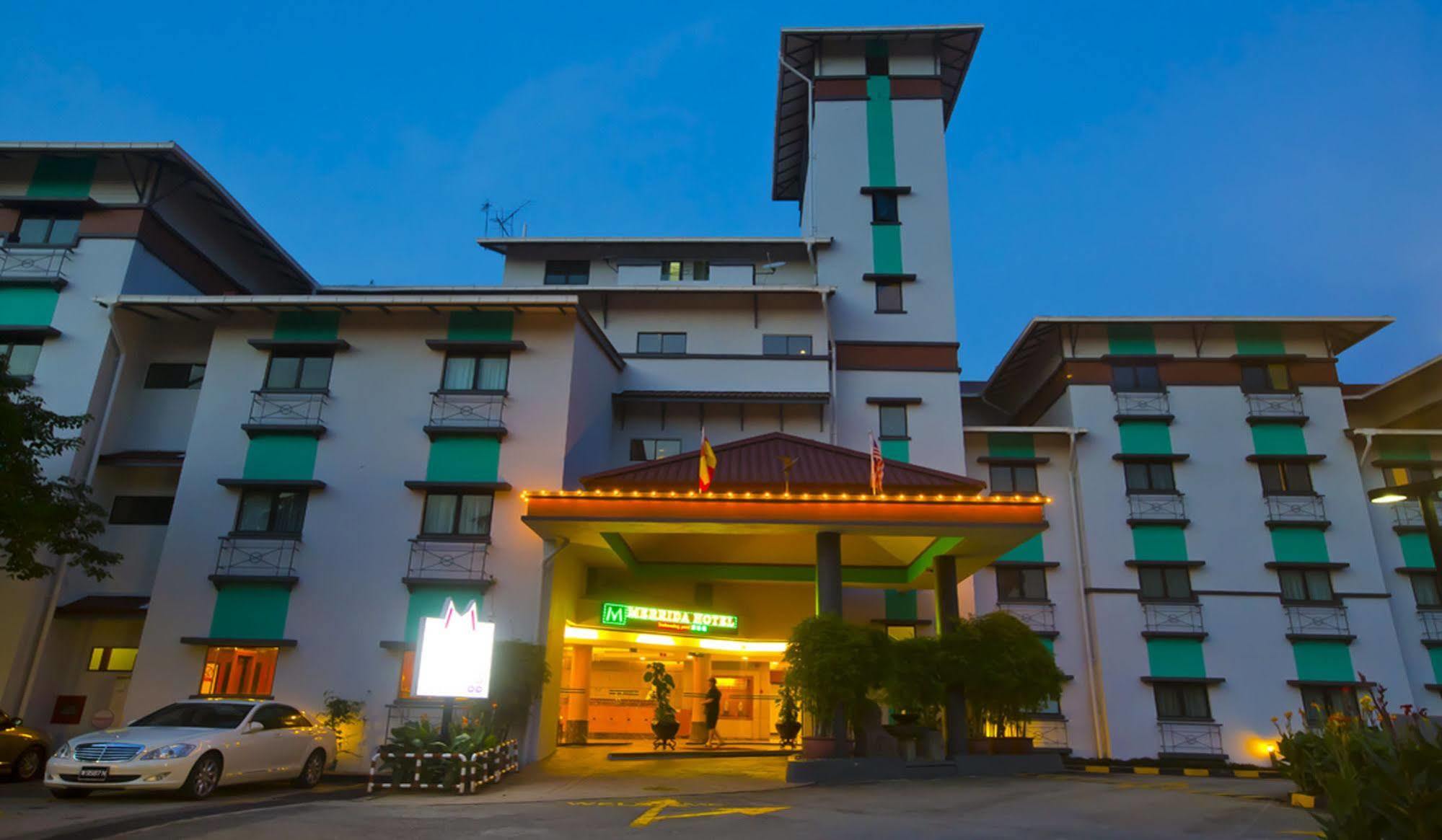 Merrida Hotel Кланг Екстериор снимка
