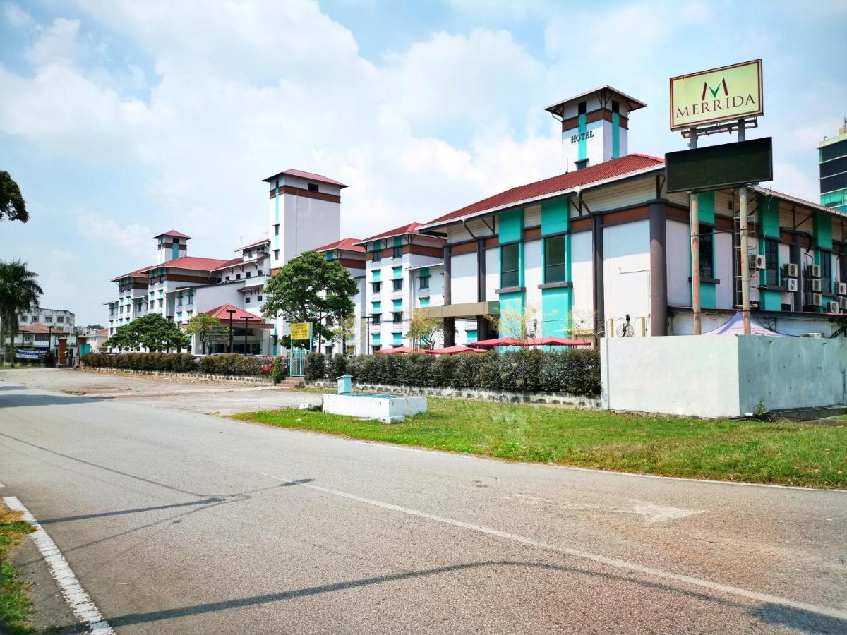 Merrida Hotel Кланг Екстериор снимка