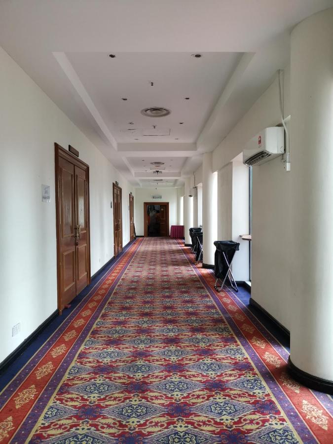 Merrida Hotel Кланг Екстериор снимка